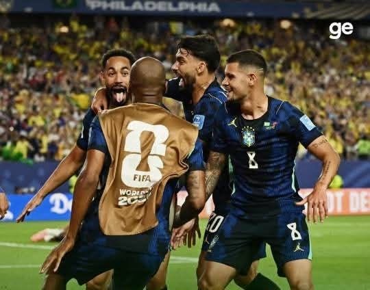 BRASIL COMEMORA VITÓRIA SOB A SELEÇÃO MAIS FRACA DA COPA .