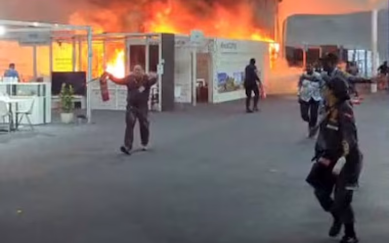 MERGULHADA NO CAOS, PAVILHÃO DA COP 30 PEGA FOGO, INCIDENTE VIRALIZA EM TODO O MUNDO.