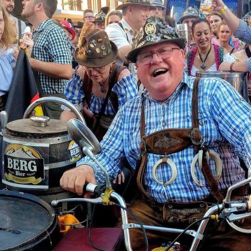 Outubro: o mês da Oktoberfest! Saiba como            saber se a festa é verdadeira ou genérica