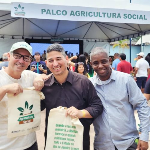 Inaugurada estufa com horta comunitária na E.M. Professora Dearina Machado, em Tanguá