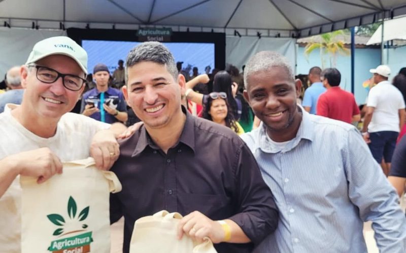 Inaugurada estufa com horta comunitária na E.M. Professora Dearina Machado, em Tanguá