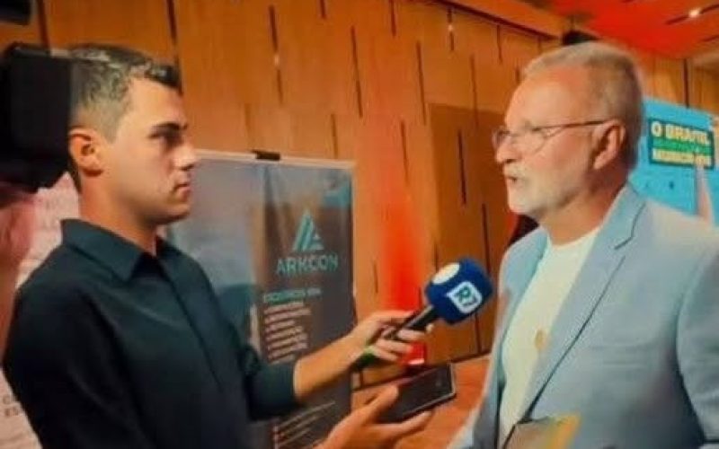 GESTOR MARCOS ABRAHÃO RECEBE PRÊMIO DESTAQUE 2025 EM ENCONTRO NACIONAL DE PREFEITOS NO RIO DE JANEIRO.