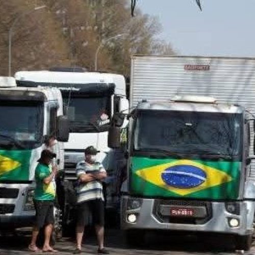 GOVERNO LULA “” MEXE OS PAUZINHOS “” E PREJUDICA PARALIZAÇÃO DOS CAMINHONEIROS.