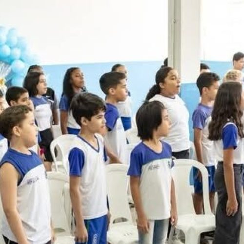 ALUNOS DE UM COLÉGIO MUNICIPAL EM RIO BONITO, CELEBRAM FORMATURA DO PROGRAMA EDUCACIONAL DE RESISTÊNCIA AS DROGAS.