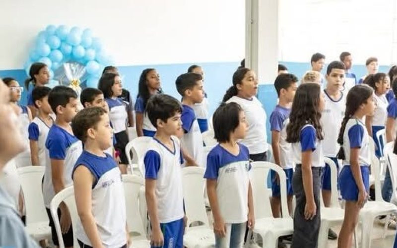 ALUNOS DE UM COLÉGIO MUNICIPAL EM RIO BONITO, CELEBRAM FORMATURA DO PROGRAMA EDUCACIONAL DE RESISTÊNCIA AS DROGAS.