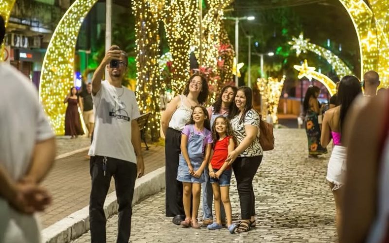 RIO BONITO SE DESTACA COM ” UM SONHO DE NATAL ” ENCANTANDO POPULAÇÃO E TURISTAS.