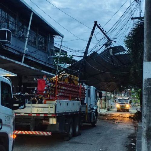 TEMPORAL ASSUSTA FLUMINENSES E CAUSA TRANSTORNOS EM NITERÓI E SÃO GONÇALO.