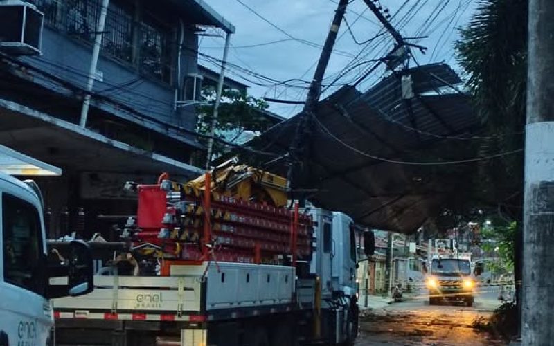 TEMPORAL ASSUSTA FLUMINENSES E CAUSA TRANSTORNOS EM NITERÓI E SÃO GONÇALO.