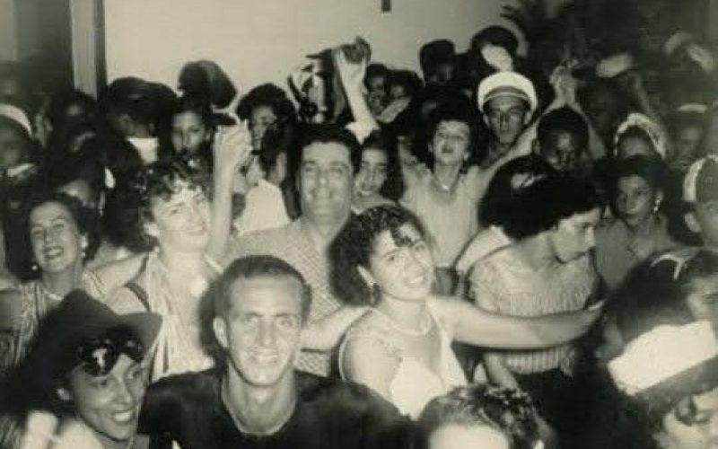 COLUNA RECORDAR É VIVER