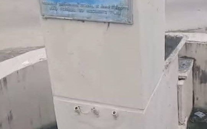 ÁGUA SUJA ACUMULADA, REVOLTA MORADORES E COMERCIANTES NO CENTRO DE TANGUÁ.