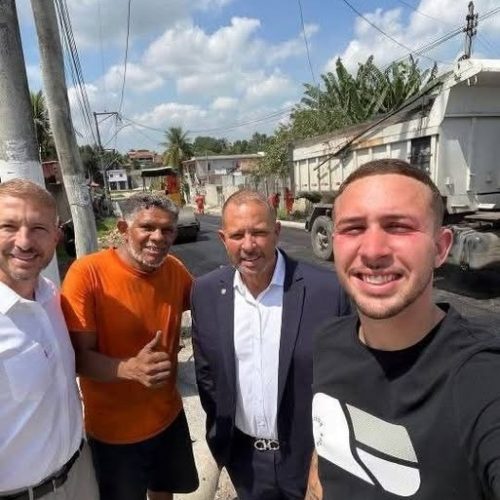 JOÃO DELAROLI ACOMPANHA OBRAS DE PAVIMENTAÇÃO NO BAIRRO JOAQUIM DE OLIVEIRA.