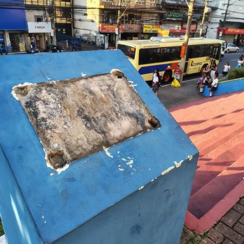 MORADORES DE RUA ROUBAM PLACA DA NOVA ILUMINAÇÃO DA IGREJA MATRIZ DE SÃO GONÇALO.
