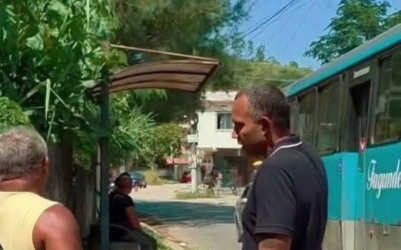 VEREADOR FELIPE BRITO VISITA O LARGO DA IDÉIA E ACOMPANHA AS OBRAS SOLICITADAS PELO SEU MANDATO