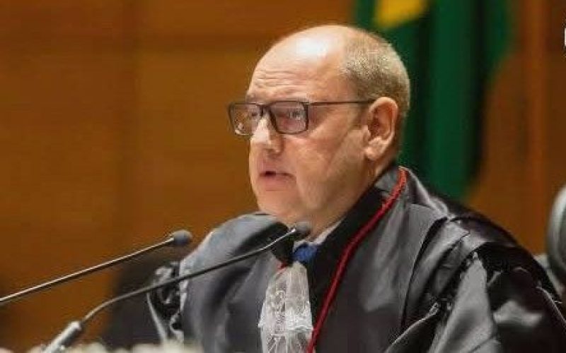 GOVERNADOR INTERINO, DESEMBARGADOR RICARDO CASTRO RECEBEU MAIS DE 192 MIL REAIS EM DIÁRIA AO LONGO DE SETE MESES DE 2025.