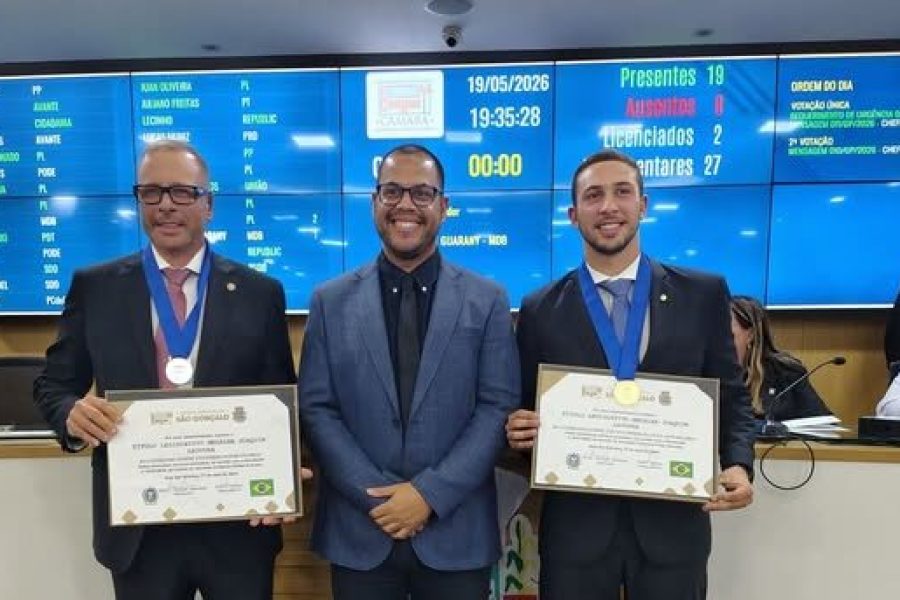 DEPUTADO GUILHERME DELAROLI E PRESIDENTE DA CÂMARA DE ITABORAI, JOÃO DELAROLI SÃO HOMENAGEADOS PELO LEGISLATIVO GONÇALENSE.