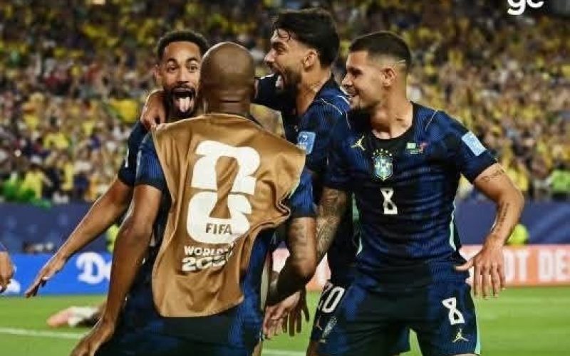 BRASIL COMEMORA VITÓRIA SOB A SELEÇÃO MAIS FRACA DA COPA .