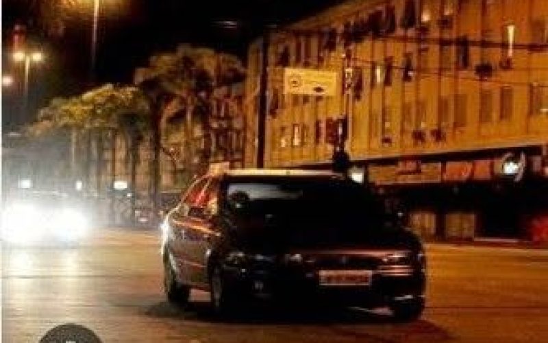 TRAFEGAR COM OS FARÓIS APAGADOS A NOITE : A NOVA “” MODINHA “” EM SÃO GONÇALO.