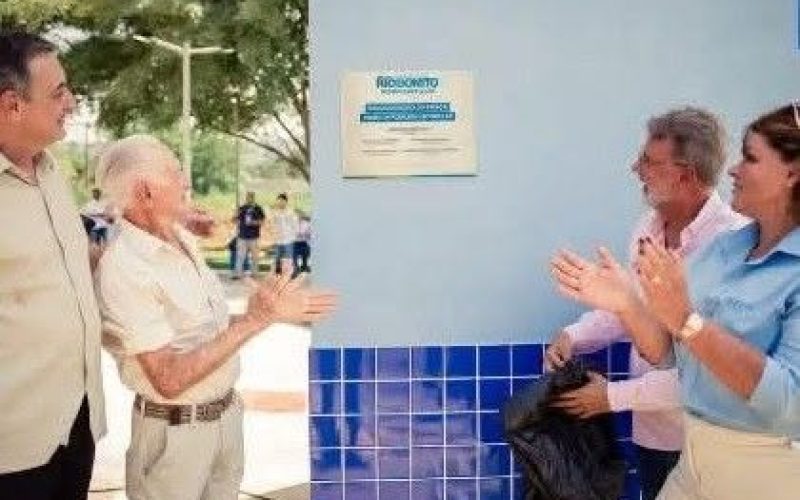 PREFEITO MARCOS ABRAHÃO E COMUNIDADE INAUGURAM PRAÇA MARIA MADALENA SCHULLER EM RIO BONITO