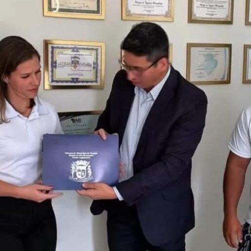 Presidente da Câmara, Serginho do Pinhão, homenageia organizadores da II Corrida e Caminhada H20 em Tanguá